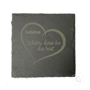 Gravierter Glasuntersetzer aus Schiefer mit Gravur: Name des Brautpaars, Name des Gastes